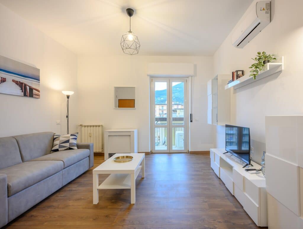 Golfo Dei Poeti Holidays Home